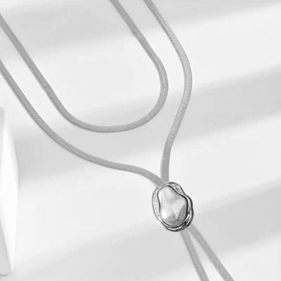 NEW! MINIMALIST LONG FLAT SNAKESKIN Clavicle CHAIN NECKLACE - Picture 2 of 4